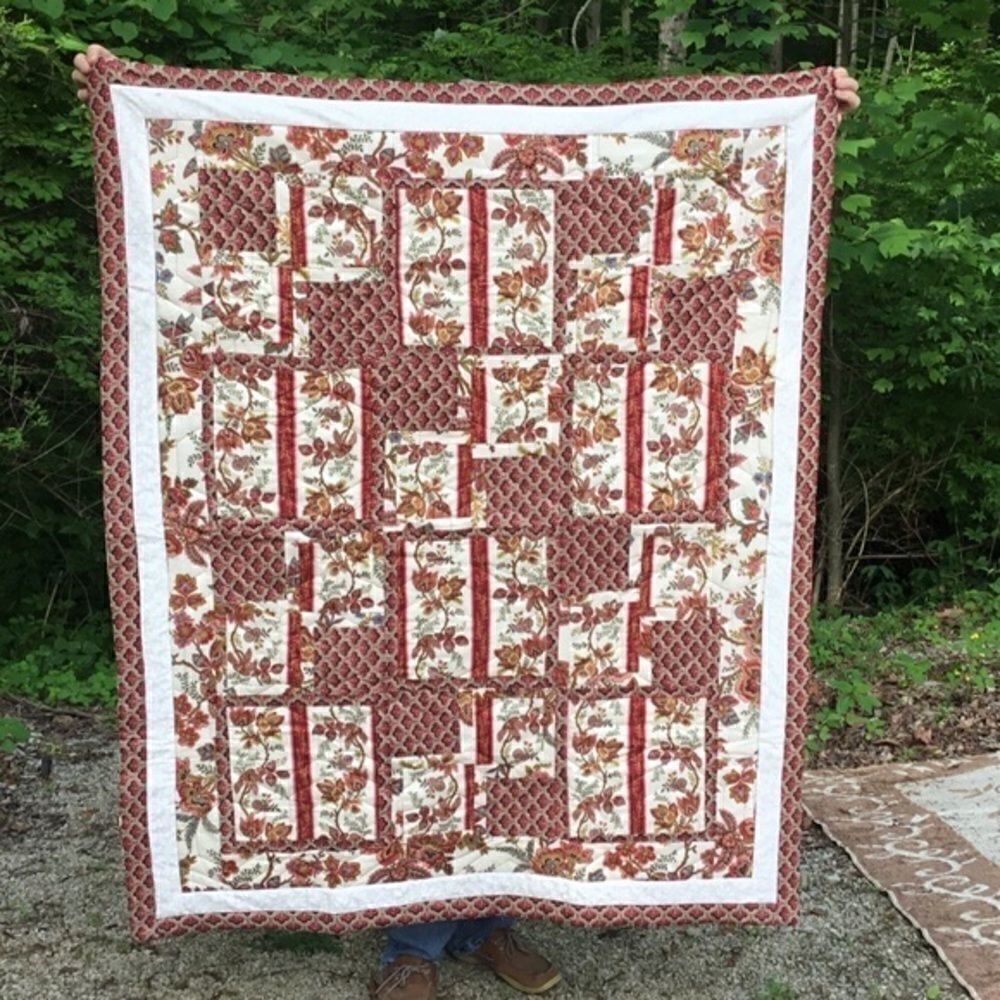 NWT Hand Crafted Elizabethan Tulip Print Quilt